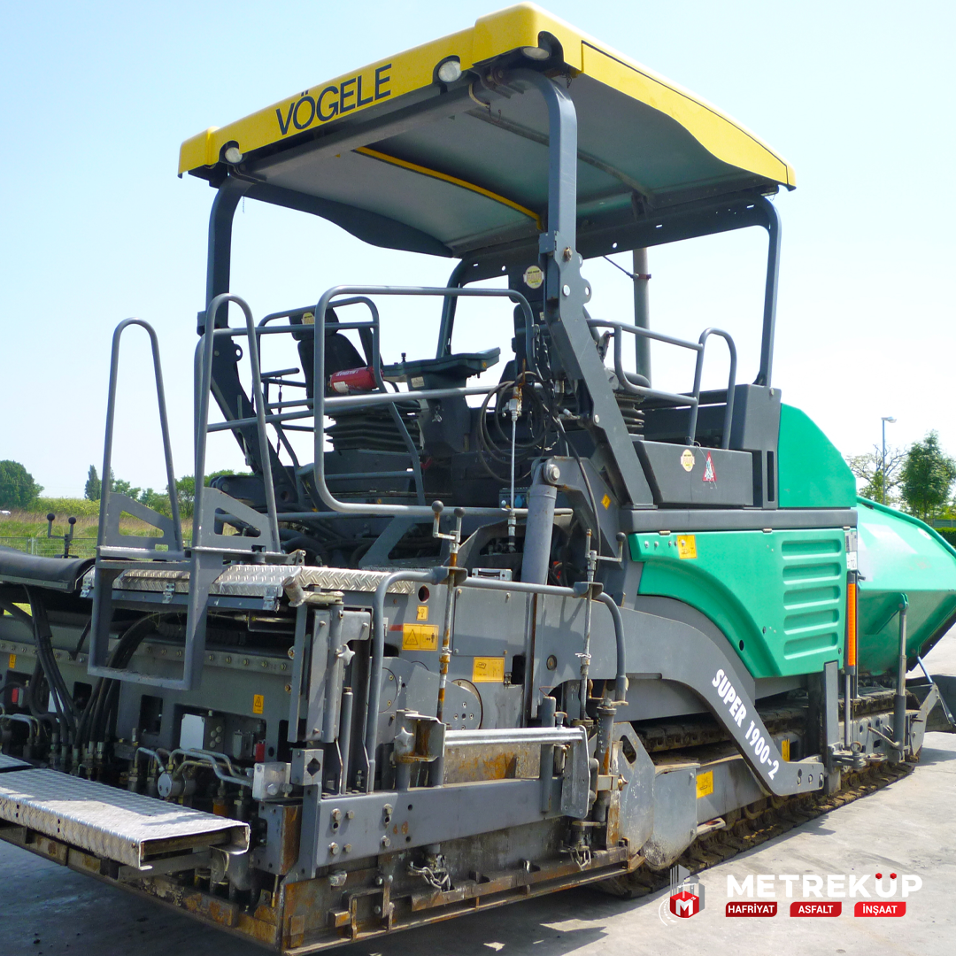 Finişer ile asfalt serimi